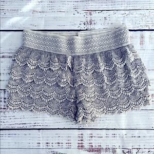 Jolt Chic Gray Scallop Hem Crochet Lace Shorts size Large